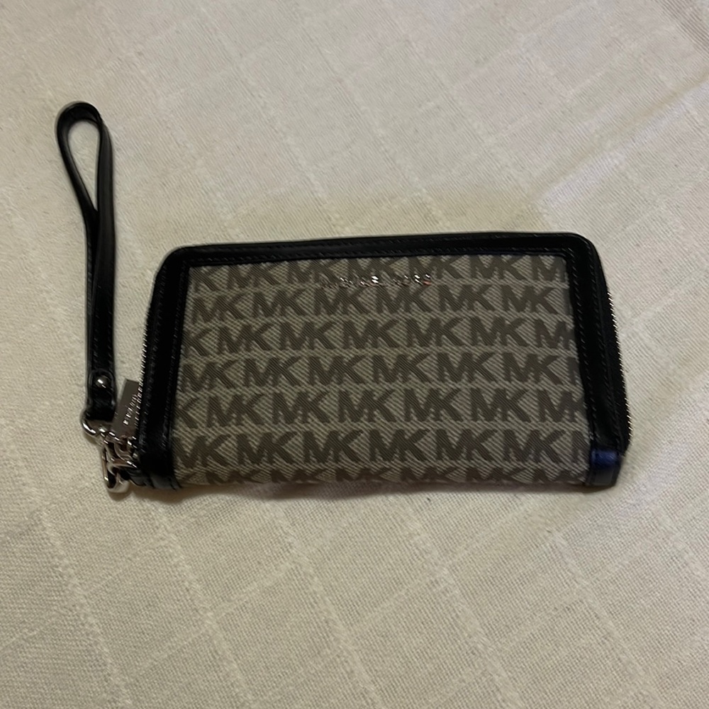 Michael Kors wristlet
